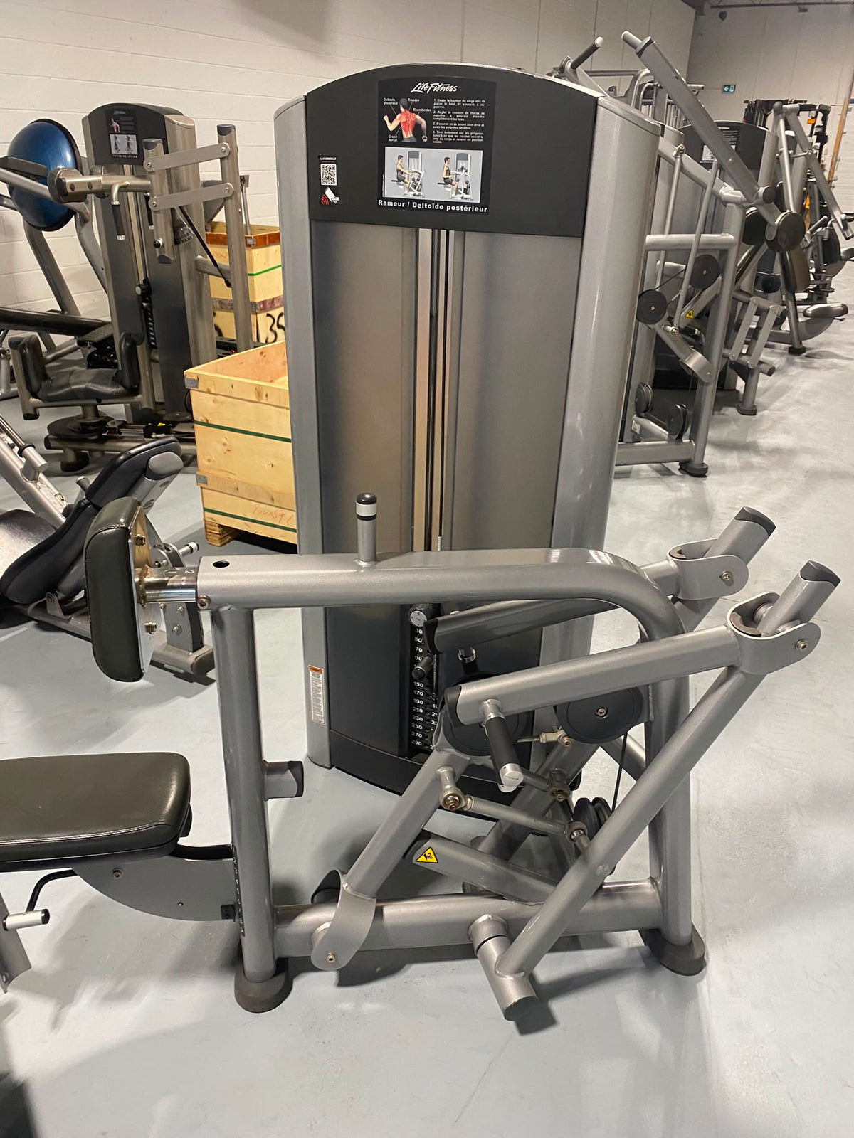 Life Fitness Selectorized Mid Row - Gym Trader